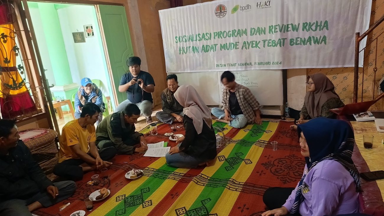 Foto-Penandatanganan-Sosialisasi-Padiatapa-hutan adat Tebat-Benawa